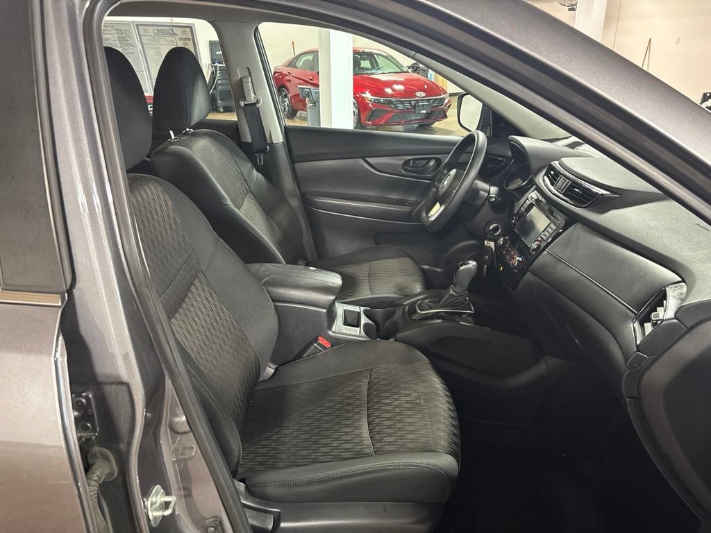 Used 2020 Nissan Rogue S AWD/4WD image 24