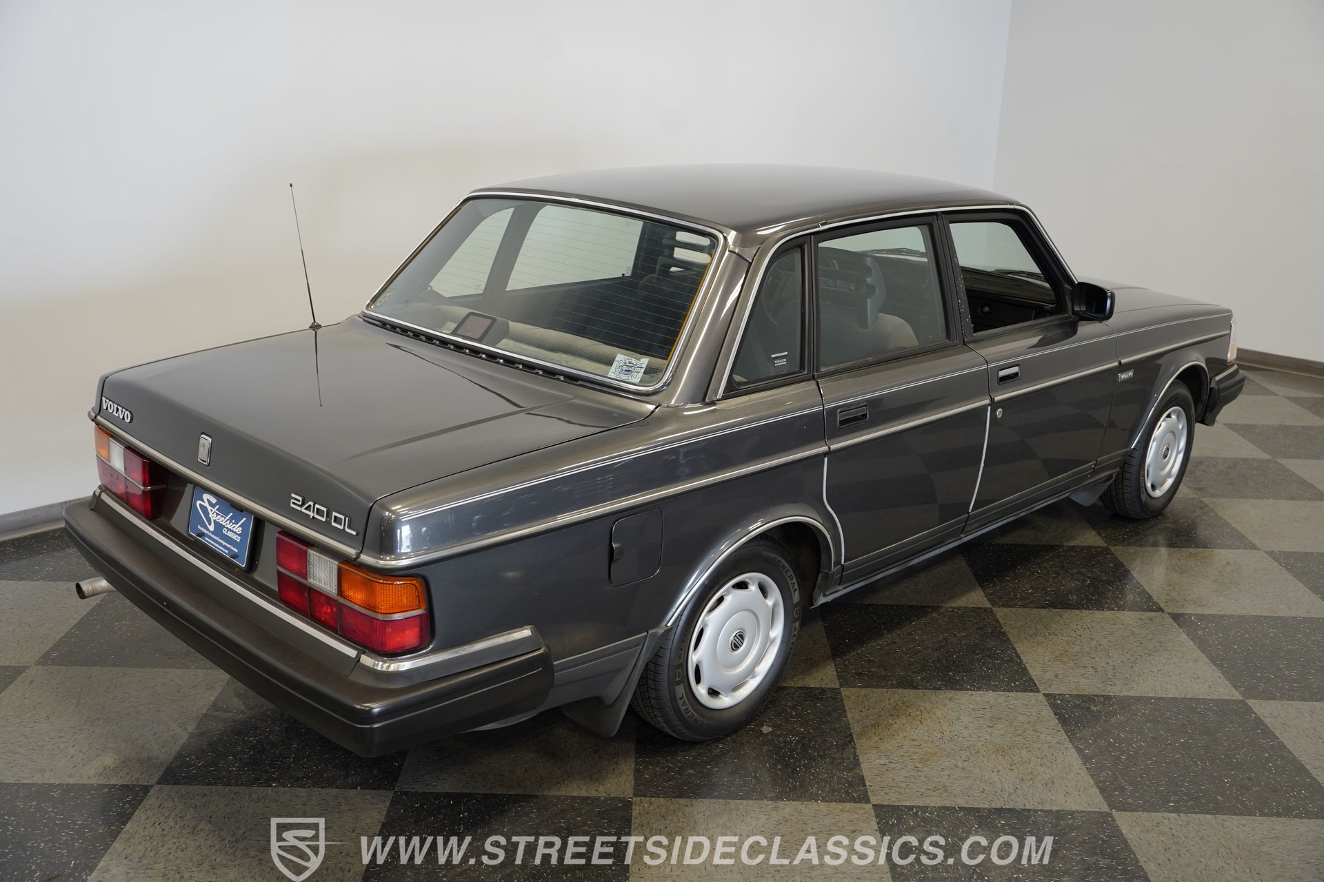 Used 1988 Volvo 240 Sedan RWD image 29