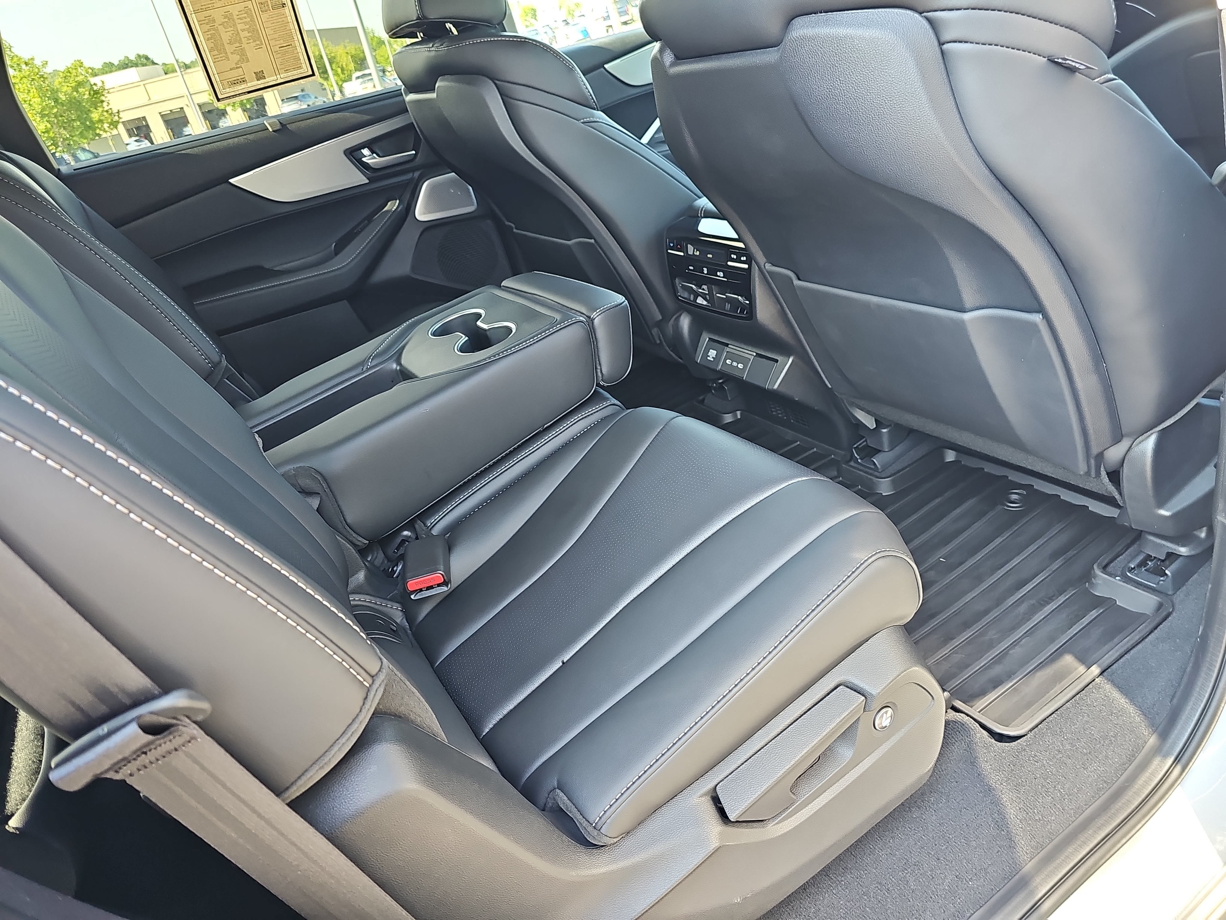 Certified 2026 Acura MDX w/ Technology Package FWD image 11