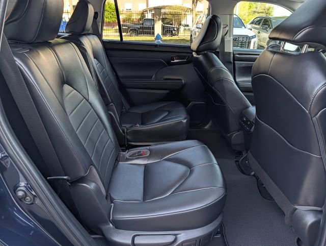 Used 2023 Toyota Highlander XLE image 32