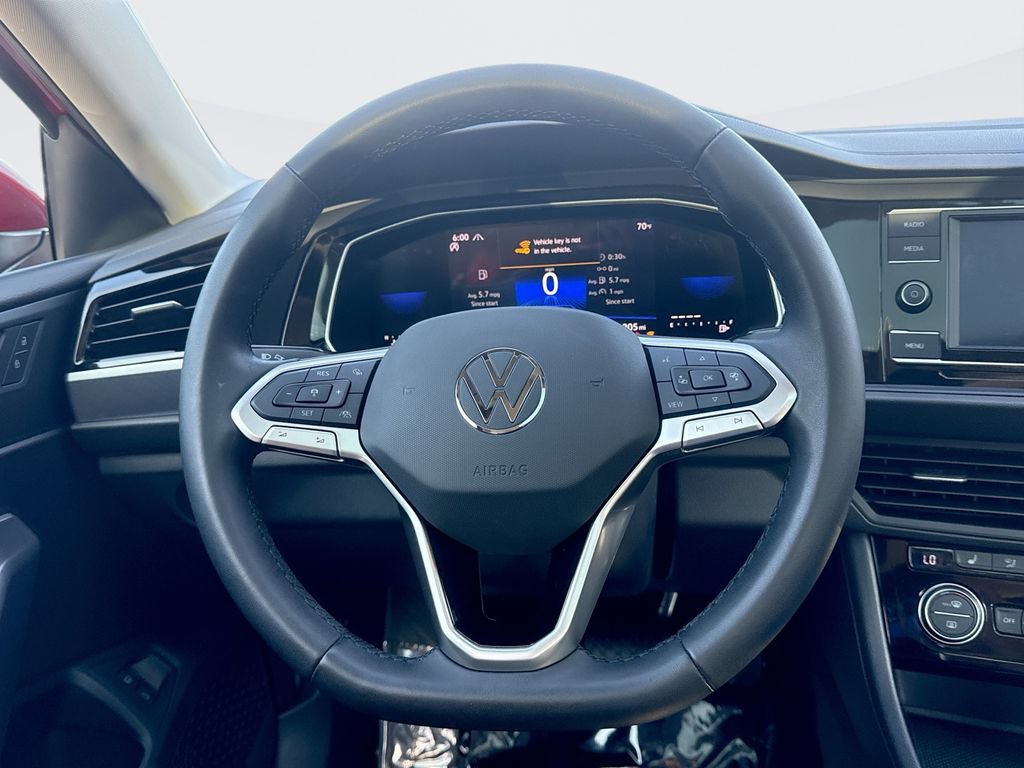 Used 2024 Volkswagen Jetta SE FWD image 11