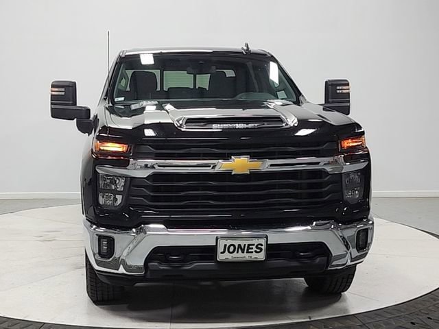 Used 2024 Chevrolet Silverado 2500 LT image 2
