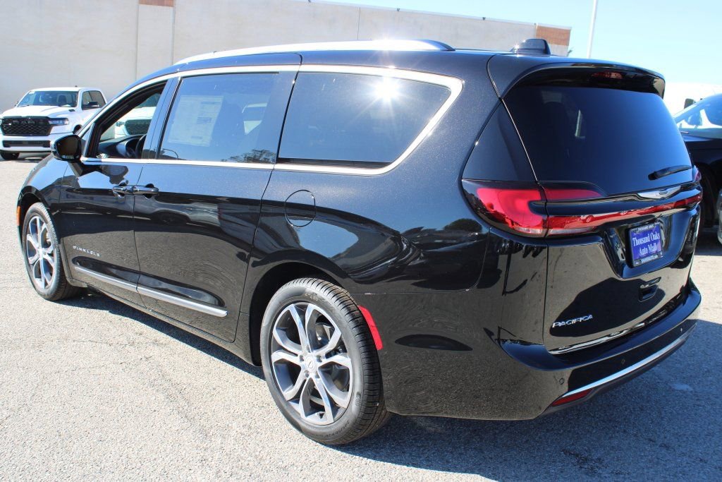 New 2026 Chrysler Pacifica Pinnacle image 6
