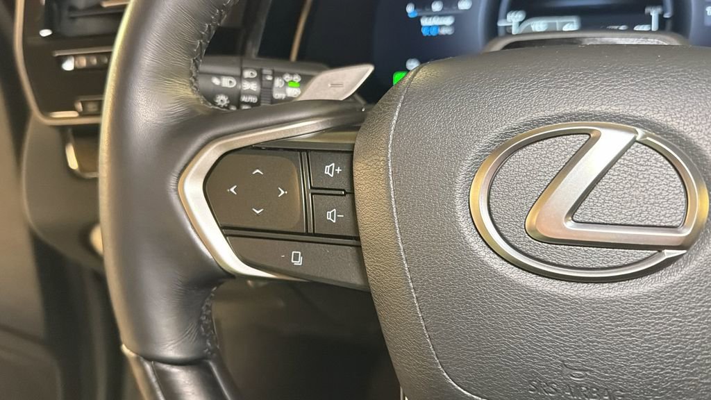 Certified 2025 Lexus RX 450h 450h+ Luxury w/ Convenience Package image 33