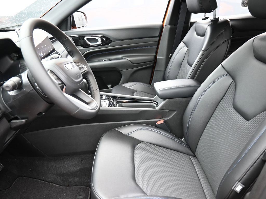 New 2026 Jeep Compass Latitude image 10