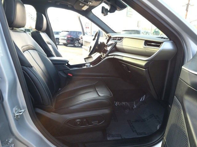 Used 2024 Jeep Grand Cherokee L Limited w/ Luxury Tech Group II image 43