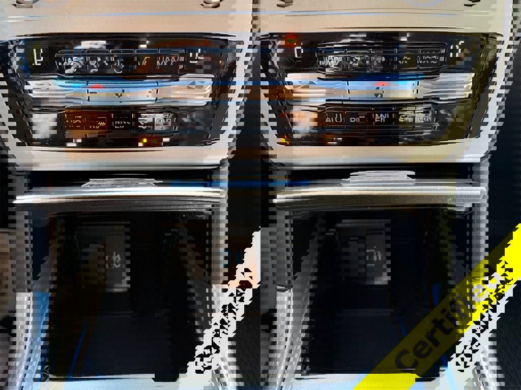 Used 2020 Ford Explorer XLT w/ Equipment Group 202A image 25