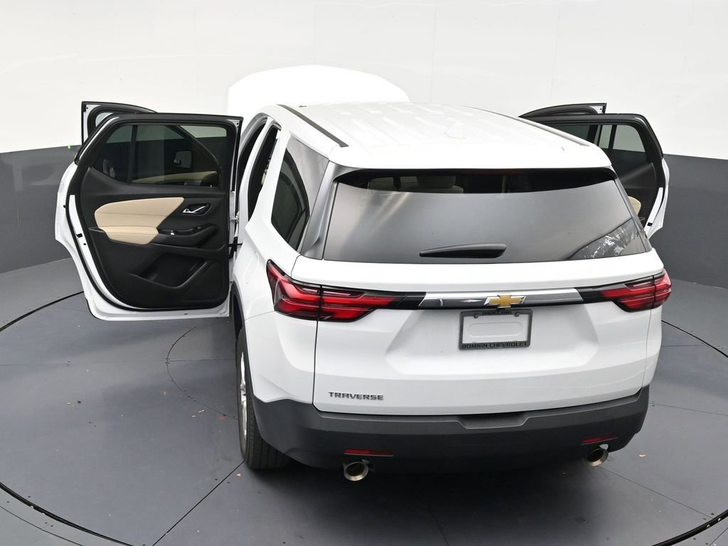 Used 2023 Chevrolet Traverse LS FWD image 32