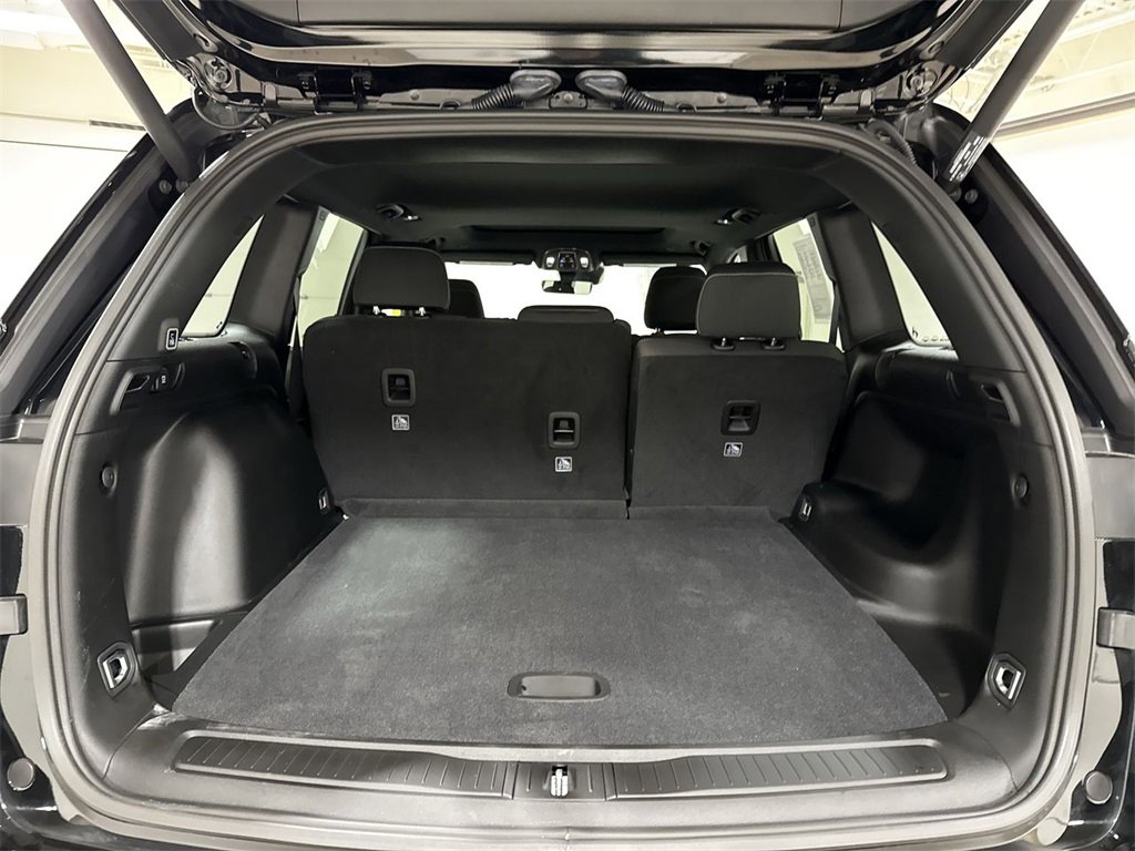 Used 2025 Jeep Grand Cherokee Laredo X w/ Luxury Tech Group I image 24