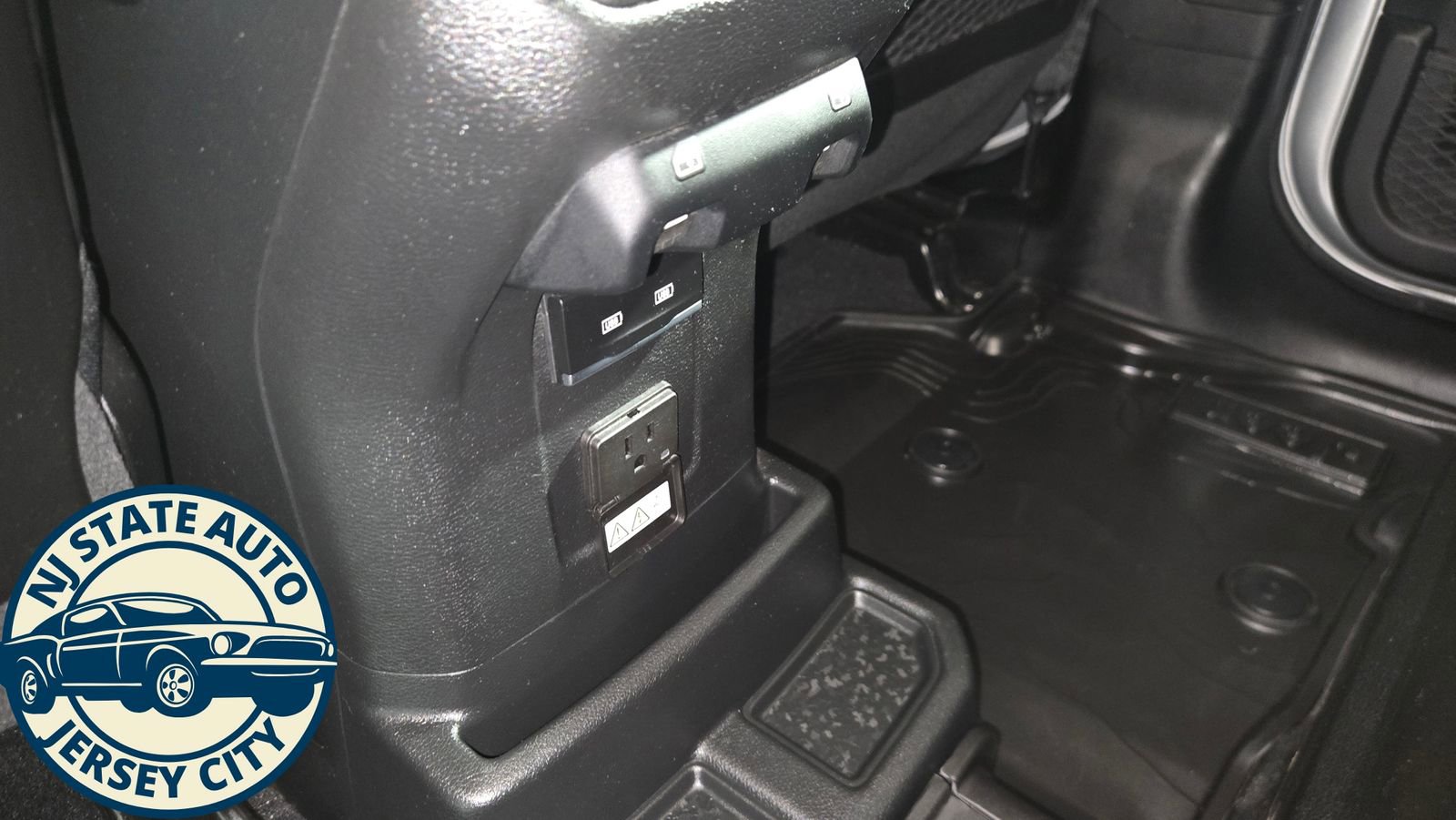 Used 2023 Jeep Wrangler Unlimited Rubicon 4xe w/ Dual Top Group image 32