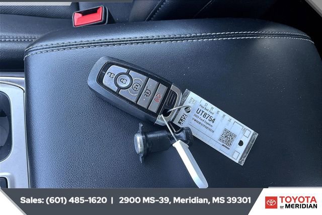 Used 2023 Ford Explorer Limited image 9