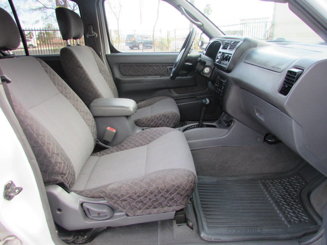 Used 2000 Nissan Xterra XE image 32