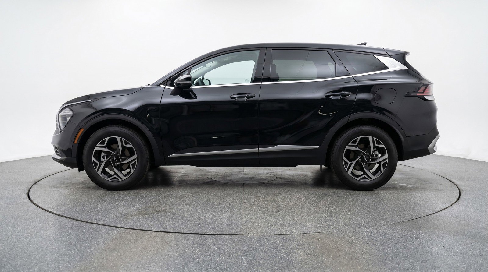 Used 2025 Kia Sportage LX image 5