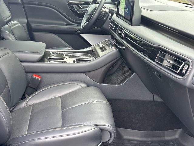 Used 2025 Lincoln Aviator Reserve w/ Equipment Group 201A image 16