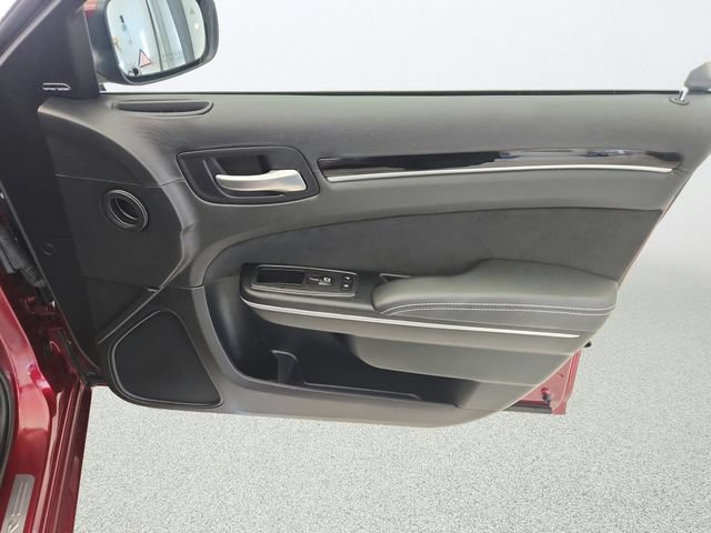Used 2023 Chrysler 300 C RWD image 30