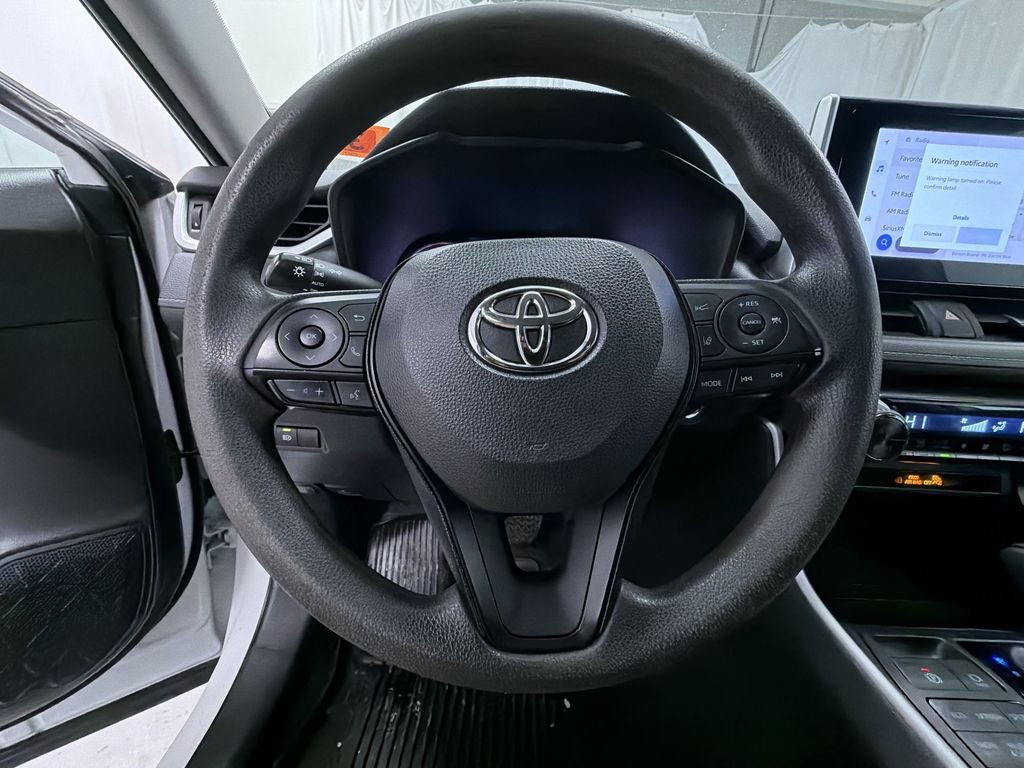 Used 2023 Toyota RAV4 XLE AWD/4WD image 9