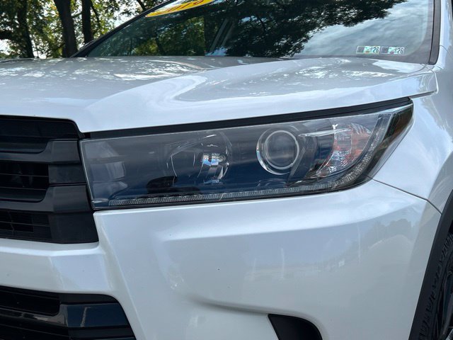 Used 2019 Toyota Highlander SE w/ Nightshade Edition AWD/4WD image 10