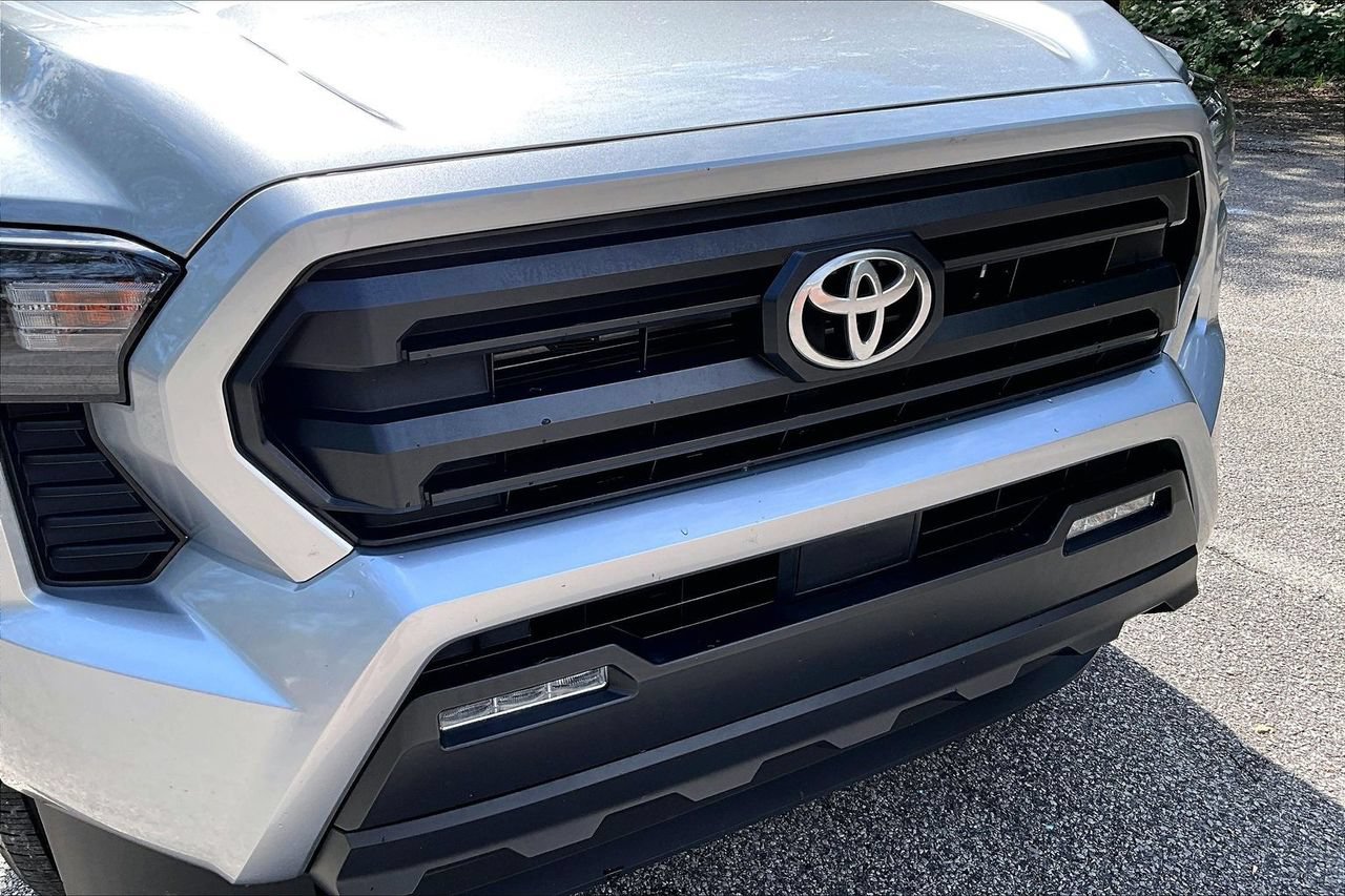 Used 2025 Toyota Tacoma SR5 RWD image 32