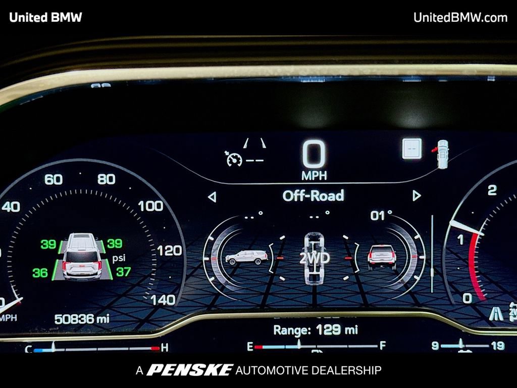 Used 2022 GMC Yukon SLT w/ SLT Premium Package image 7