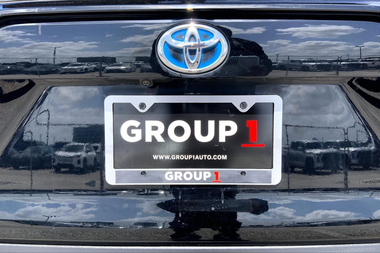 Used 2021 Toyota RAV4 XLE w/ XLE Grade Weather Package AWD/4WD image 10