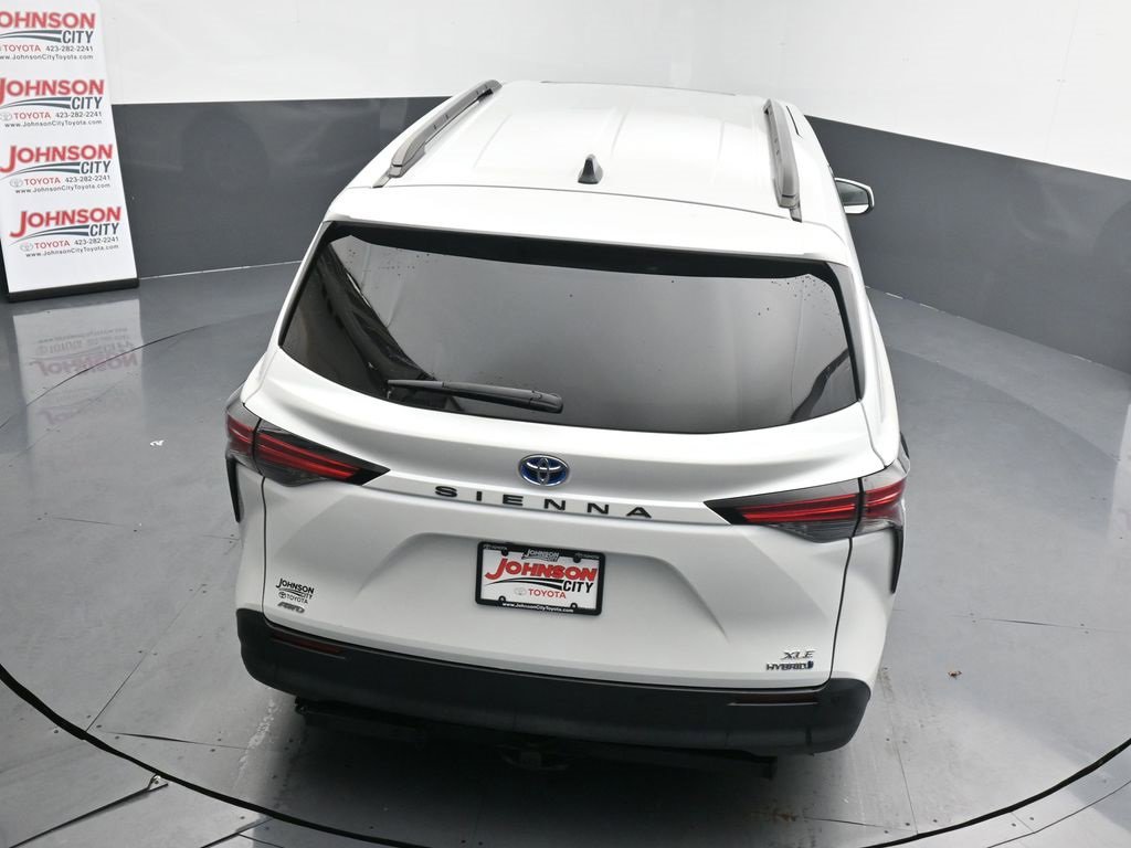 Used 2022 Toyota Sienna XLE image 16