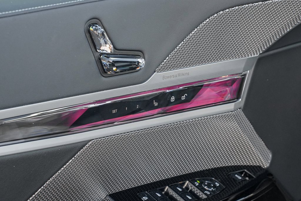 Used 2023 BMW 740i image 9