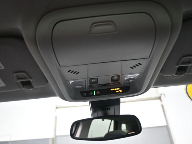 Used 2023 GMC Terrain SLE w/ Driver Convenience Package image 12