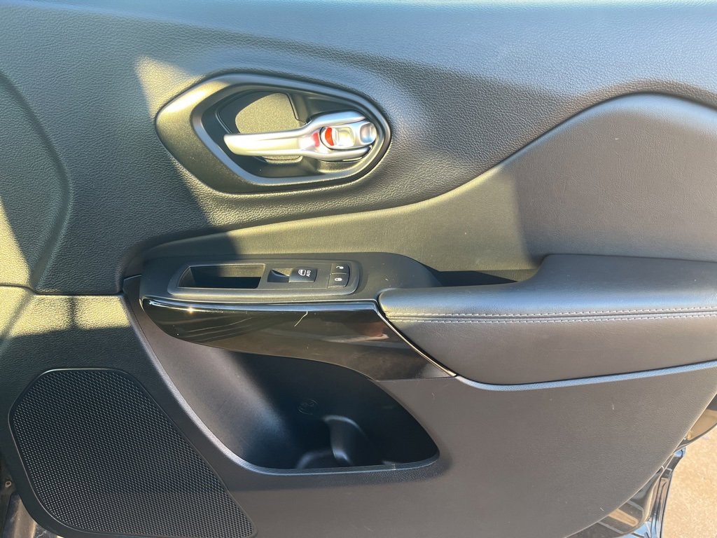 Used 2023 Jeep Cherokee Altitude Lux image 17