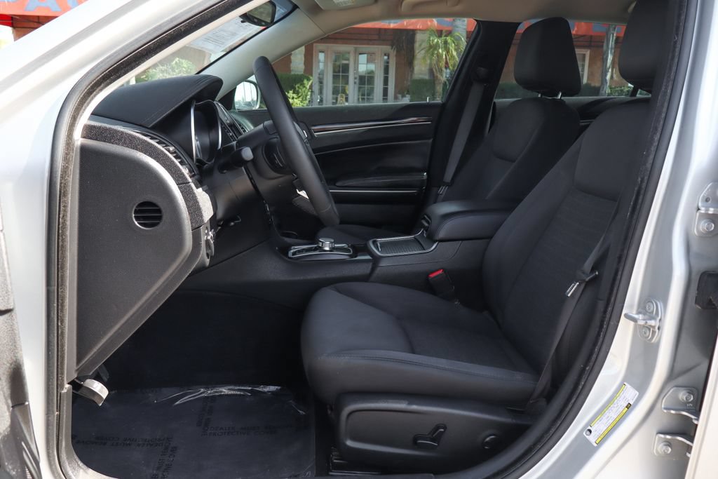 Used 2023 Chrysler 300 Touring w/ Sport Appearance Package RWD image 18