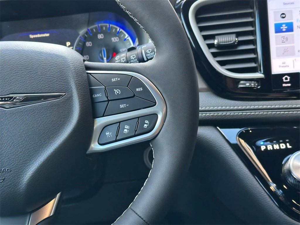New 2026 Chrysler Pacifica Select image 10