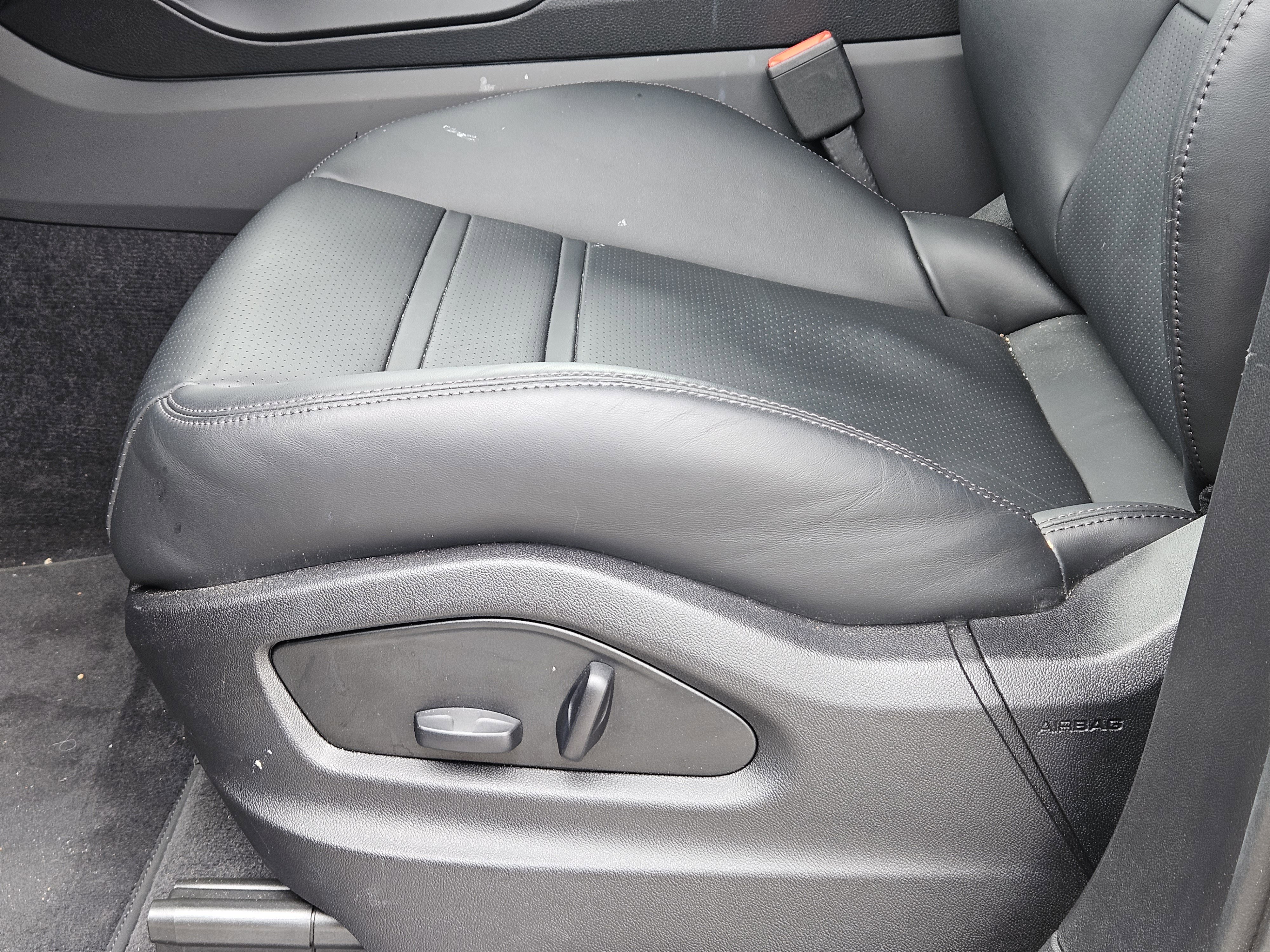Certified 2026 Porsche Cayenne Coupe image 23