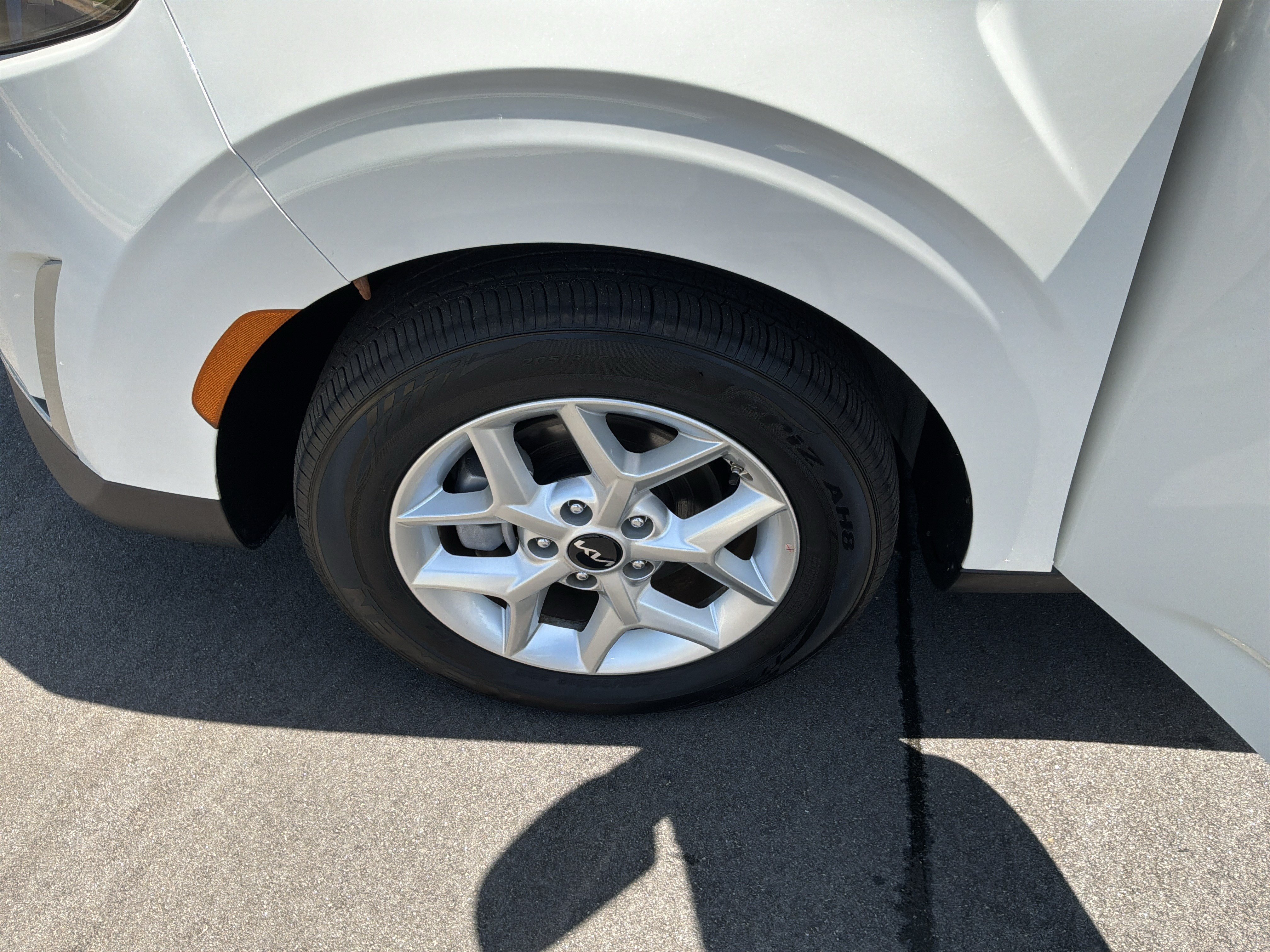 Used 2025 Kia Soul LX w/ LX Technology Package FWD image 13