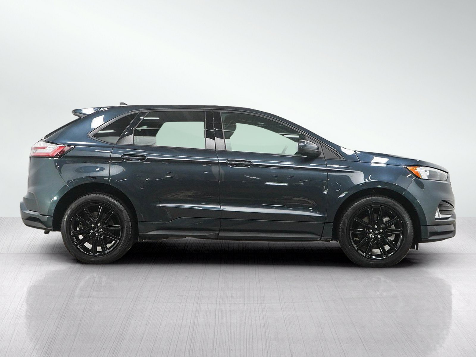 Used 2022 Ford Edge ST-Line w/ Class II Trailer Tow Package AWD/4WD image 6