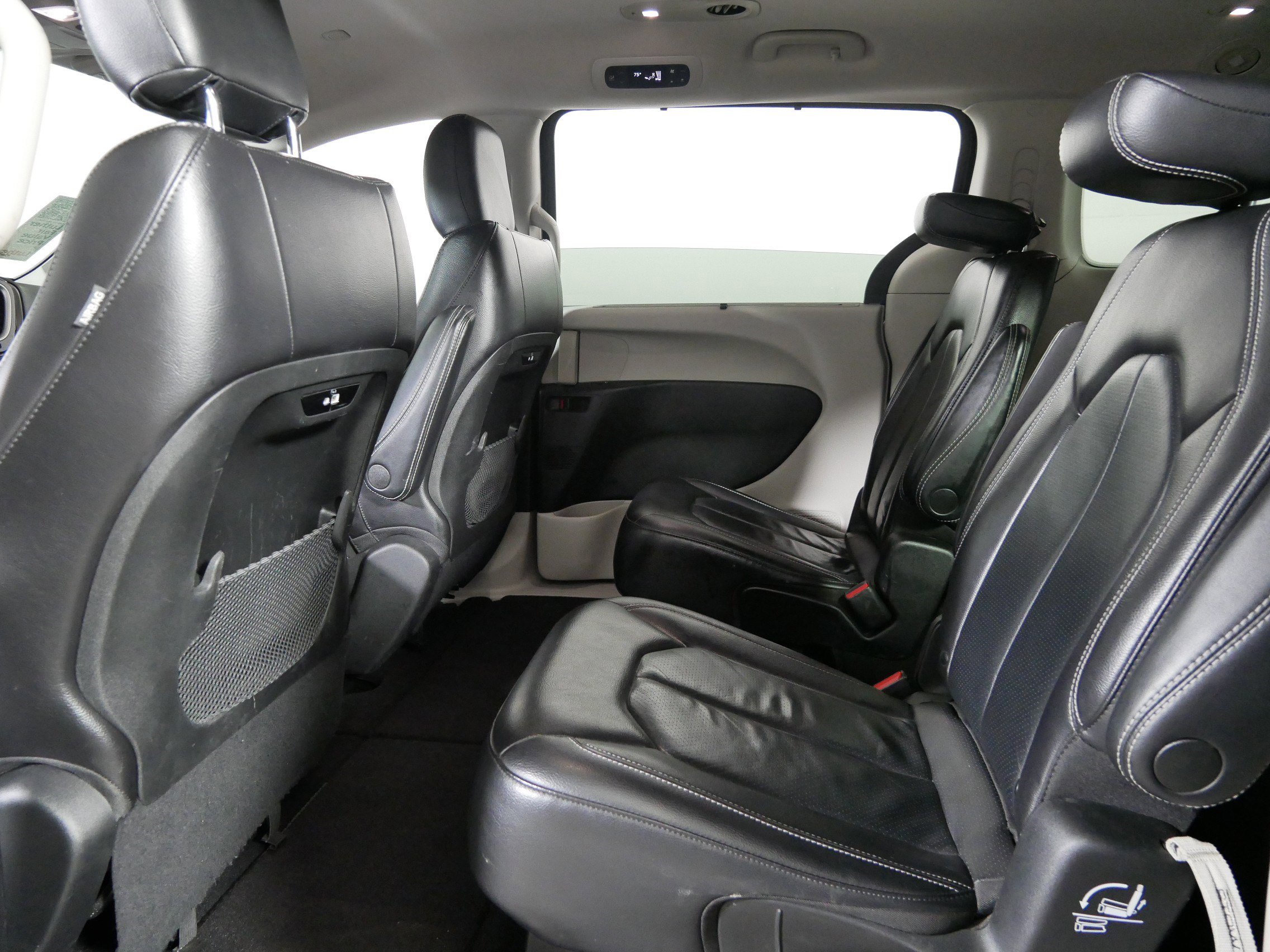 Used 2022 Chrysler Pacifica Touring-L image 32