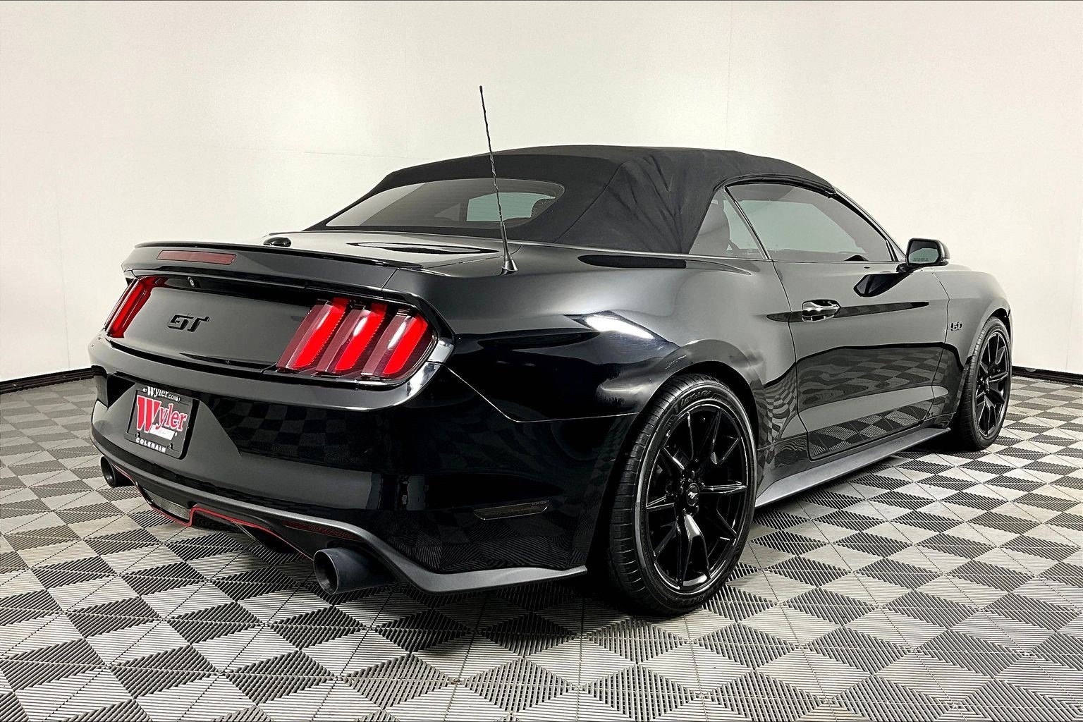 Used 2017 Ford Mustang GT Premium w/ Equipment Group 401A RWD image 36