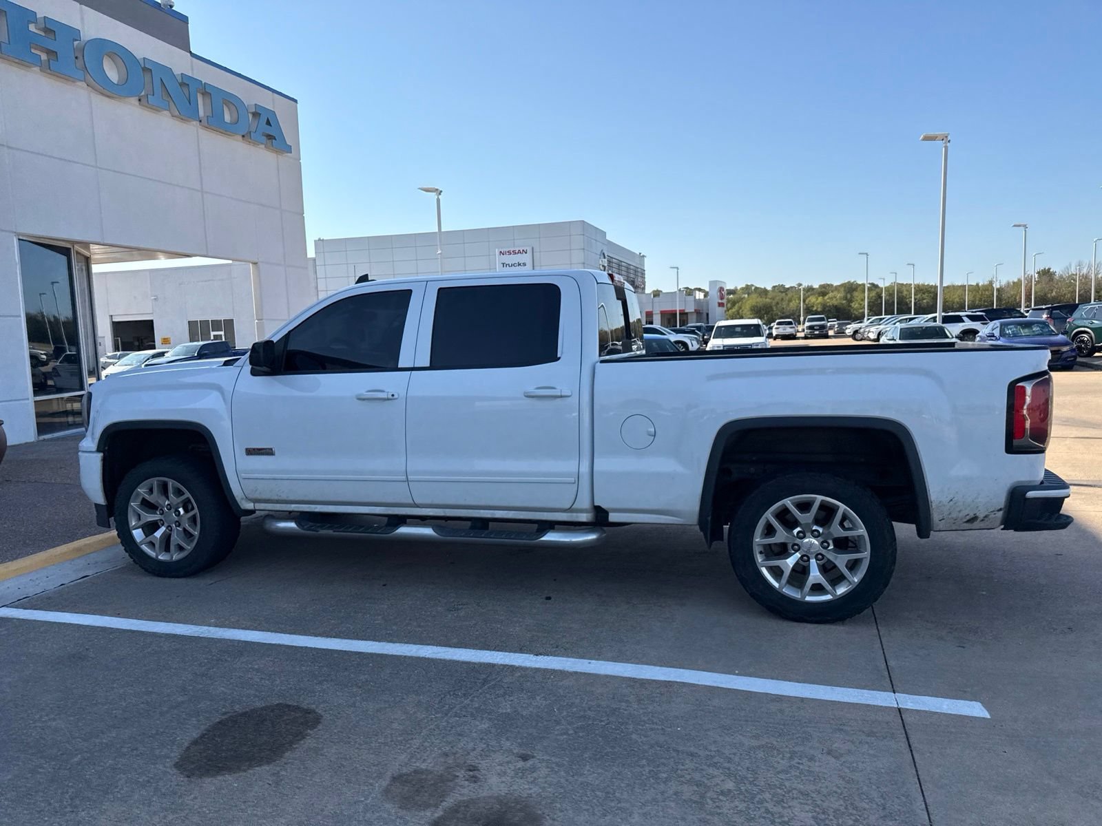 Used 2017 GMC Sierra 1500 SLT w/ All Terrain Package AWD/4WD image 6
