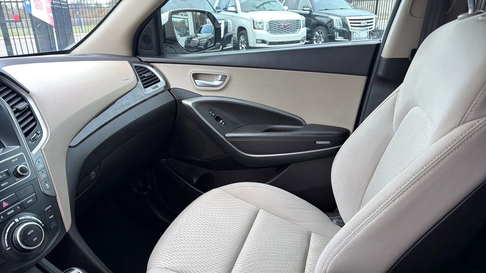 Used 2017 Hyundai Santa Fe SE image 20