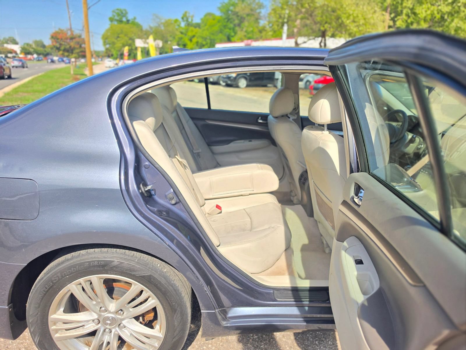 Used 2011 INFINITI G37 x Sedan w/ Premium Pkg AWD/4WD image 14