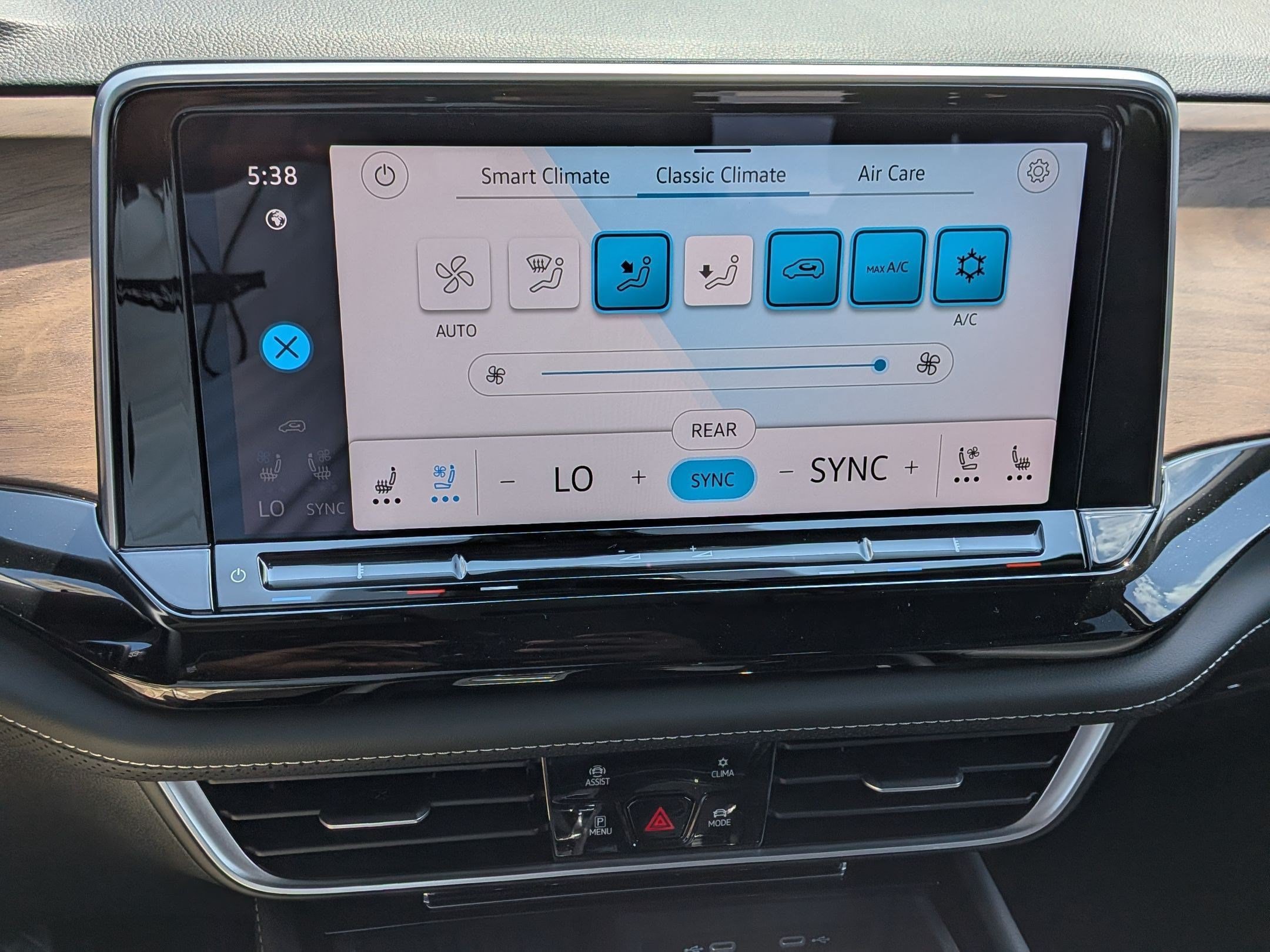 New 2026 Volkswagen Atlas SE FWD image 23