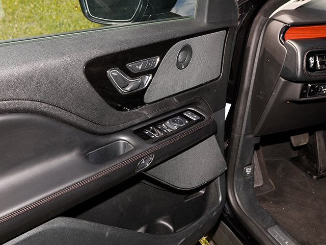 Used 2024 Lincoln Aviator Reserve AWD/4WD image 23