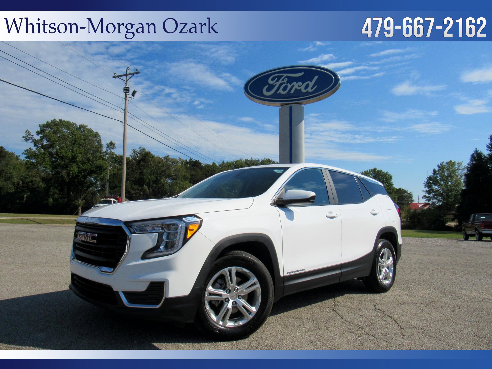 Used 2024 GMC Terrain SLE image 1