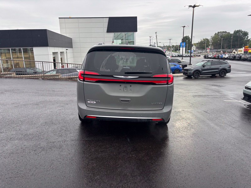Used 2022 Chrysler Pacifica Limited FWD image 7