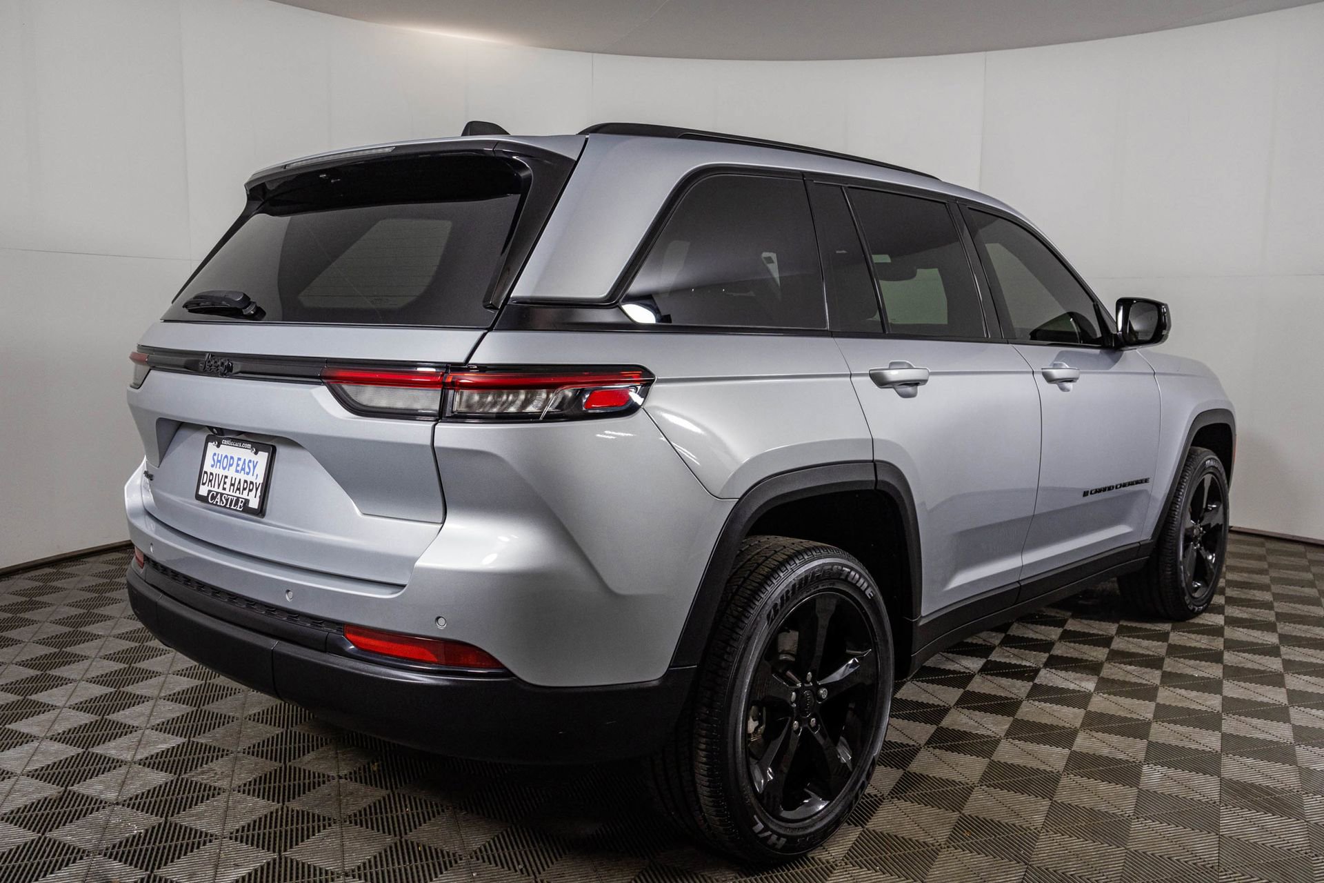 Used 2023 Jeep Grand Cherokee Altitude image 16