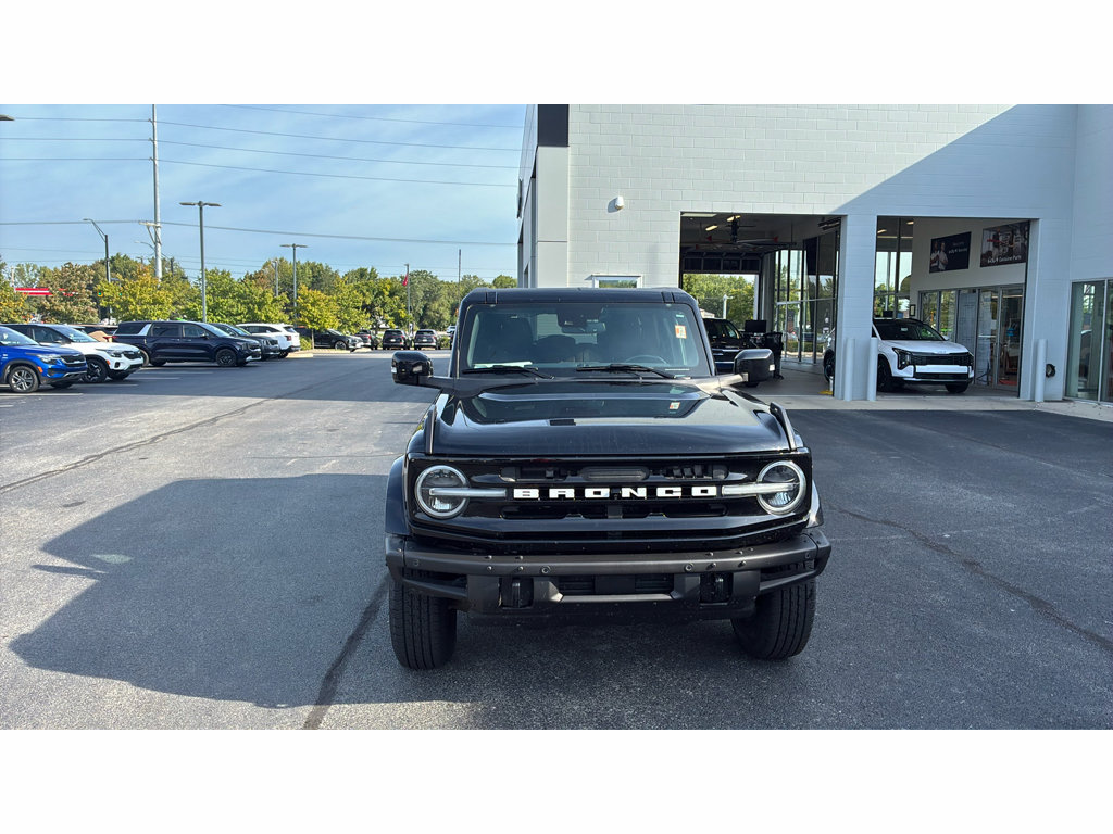 Used 2022 Ford Bronco Outer Banks AWD/4WD image 2