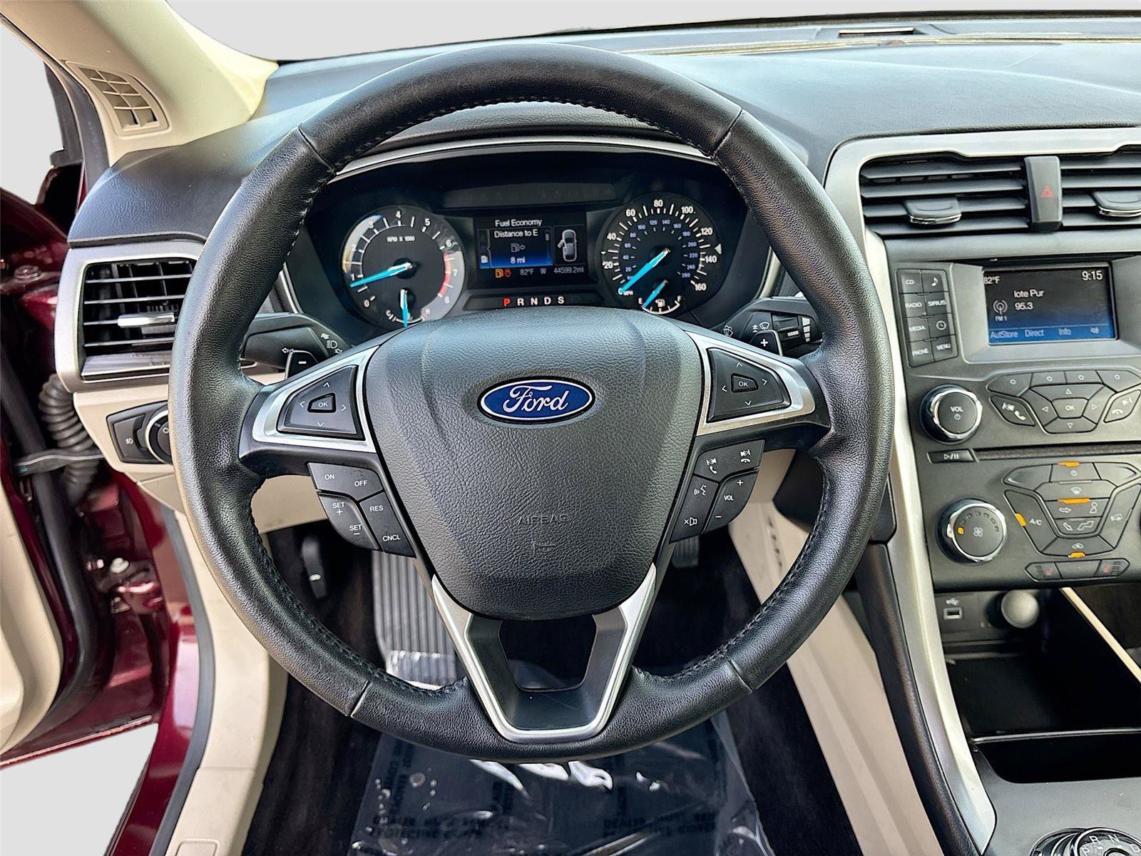 Used 2017 Ford Fusion SE FWD image 11