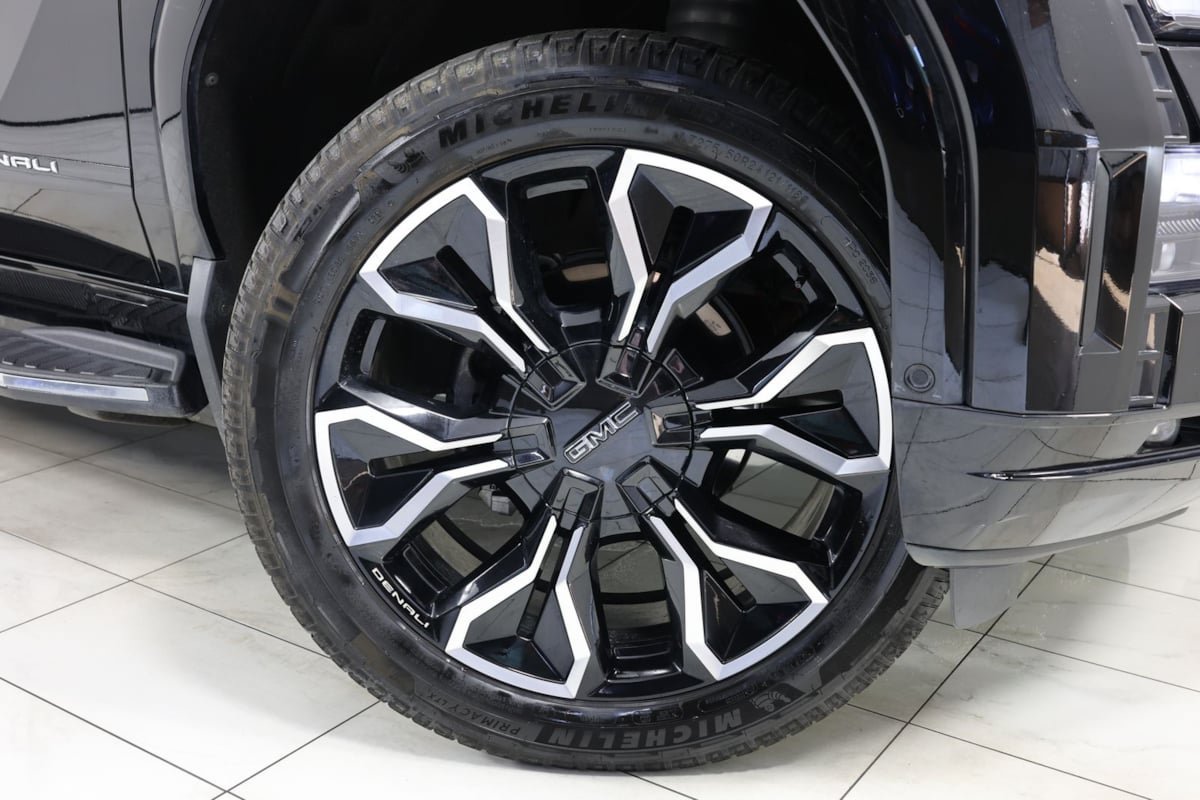 Used 2025 GMC Sierra EV Denali AWD/4WD image 14