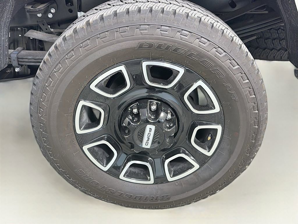 New 2025 Ford F350 Platinum w/ FX4 Off-Road Package image 34