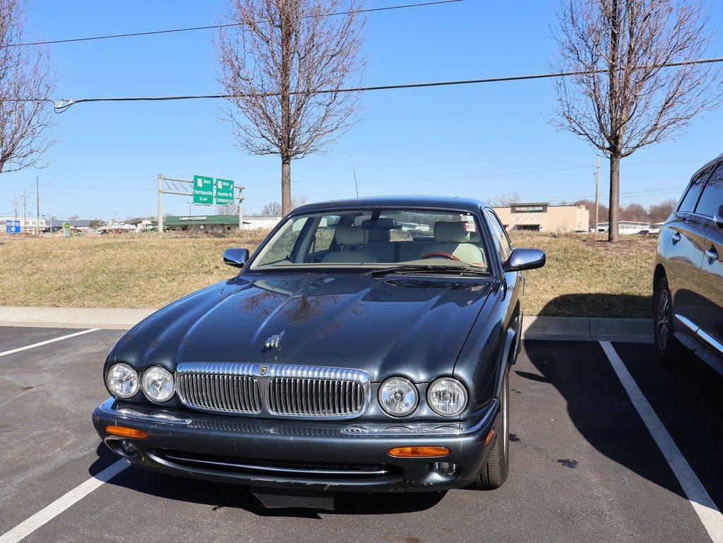 Used 2001 Jaguar XJ image 2