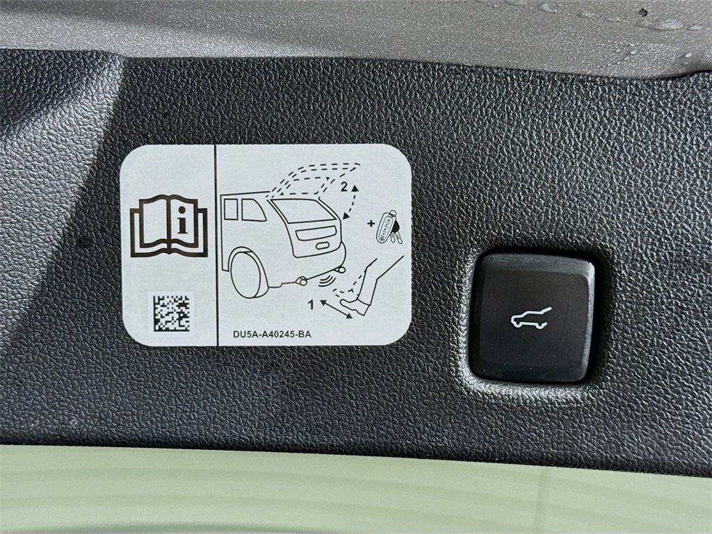 Used 2020 Ford Escape Titanium image 31