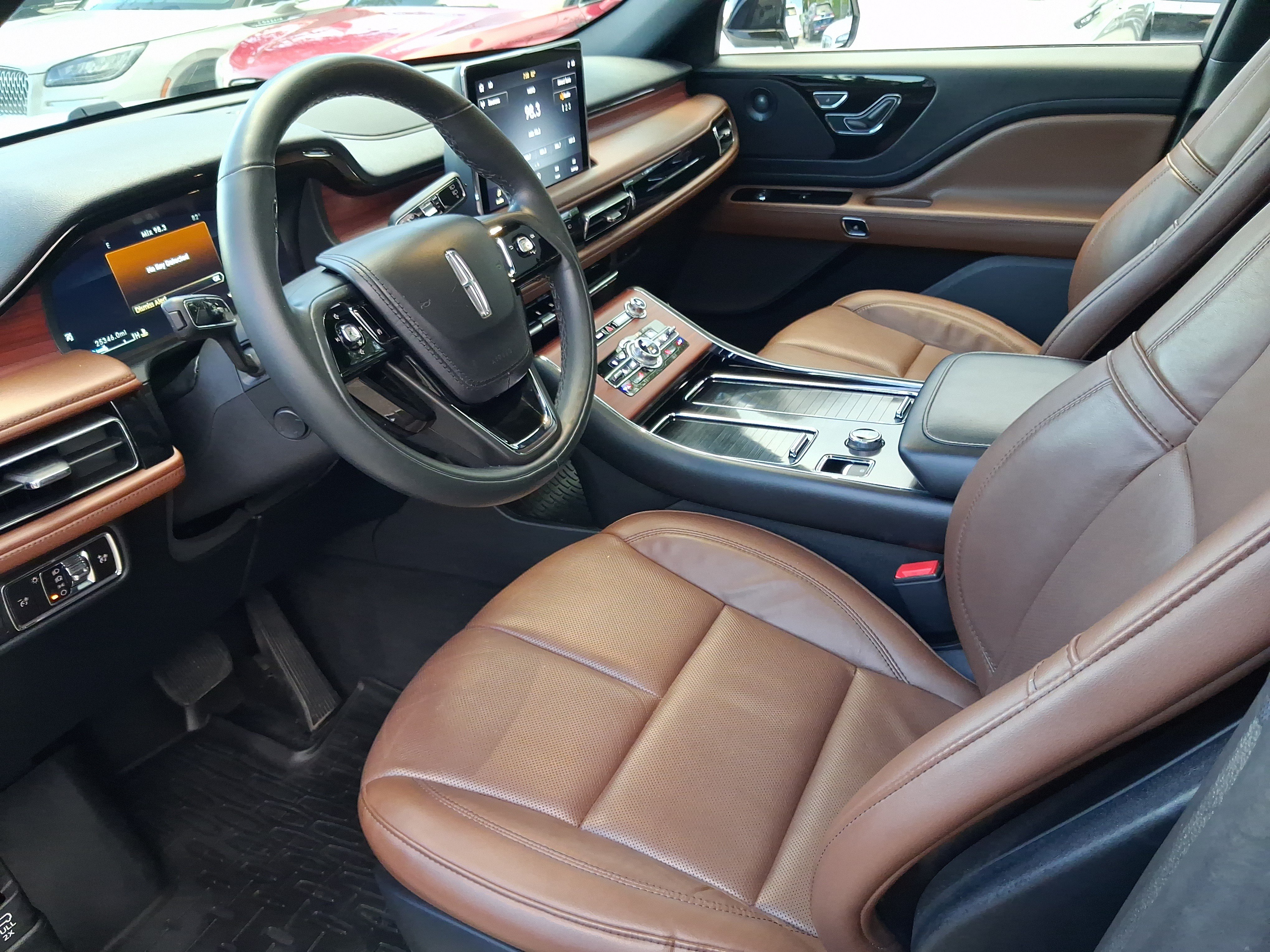 Certified 2023 Lincoln Aviator Reserve RWD image 11
